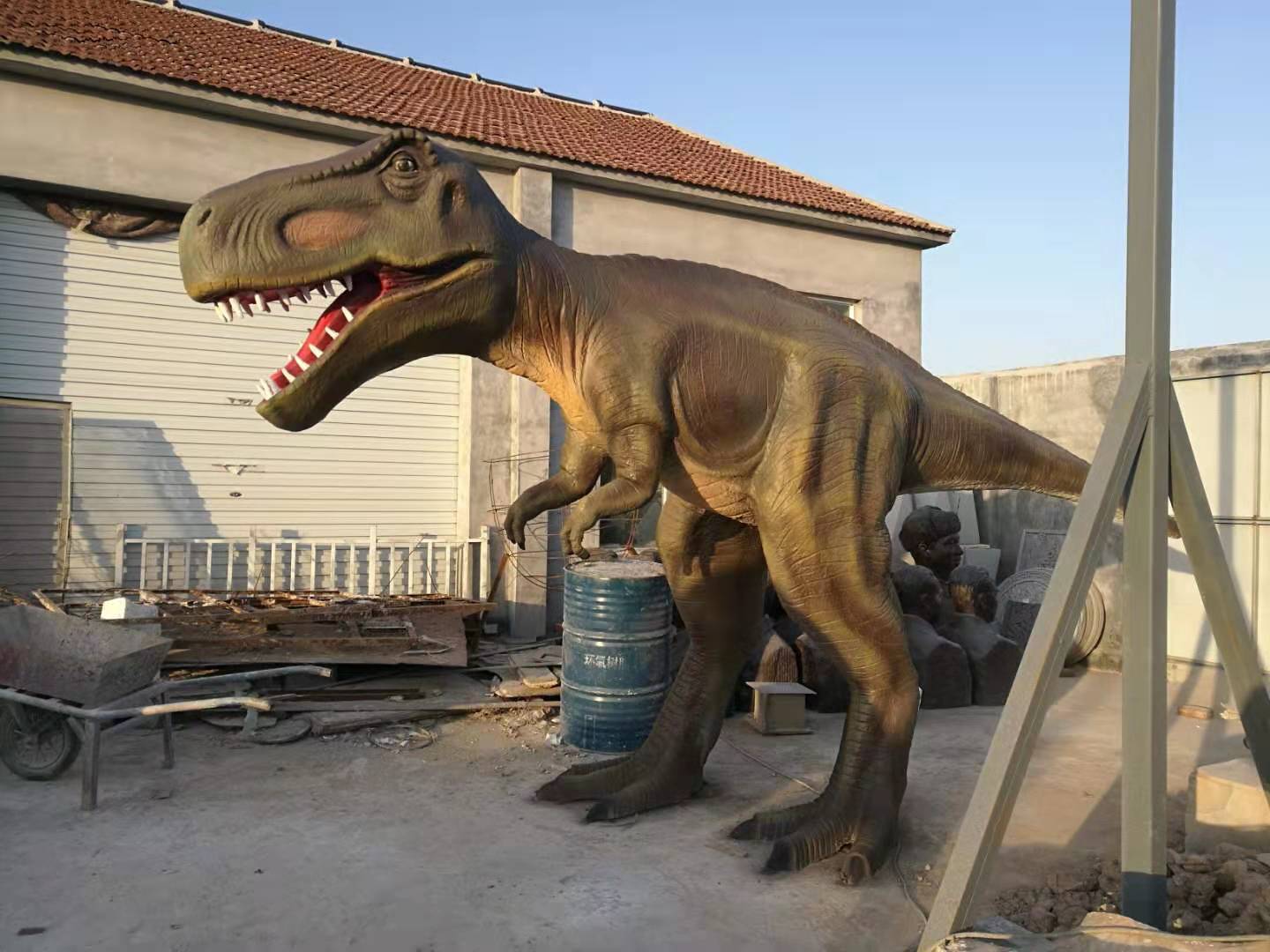 恐龍雕塑項目部分完工，出廠安裝（組圖）。