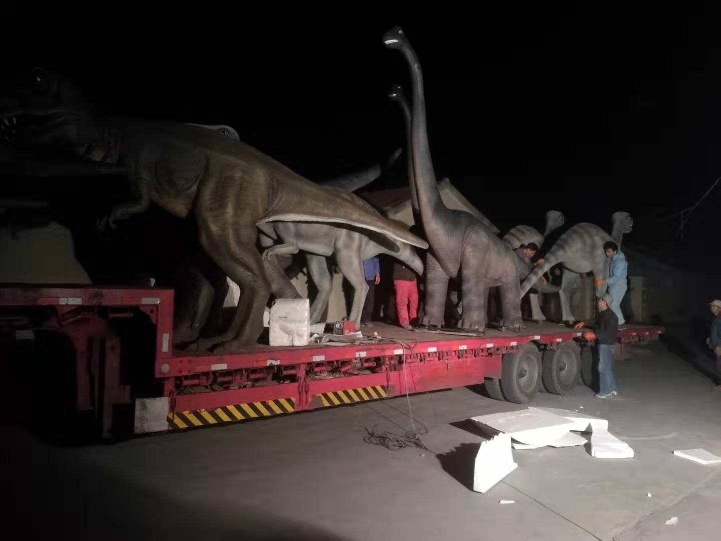 恐龍雕塑項目部分完工，出廠安裝（組圖）。