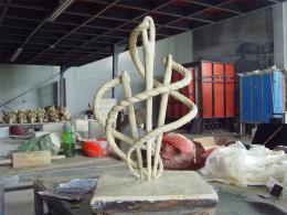 hj1715 不銹鋼雕塑-針線之魅 小稿_青島國際服裝城不銹鋼雕塑、石雕、玻璃鋼雕塑_濱州宏景雕塑有限公司