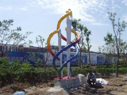 hj1737 不銹鋼雕塑—針線之魅_青島國際服裝城不銹鋼雕塑、石雕、玻璃鋼雕塑_濱州宏景雕塑有限公司